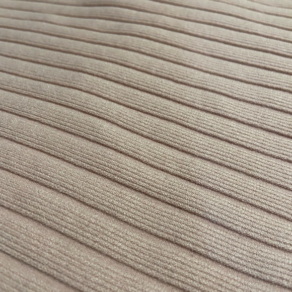 Dynamic Seamless Apparel Shoulder Tank Top - Picture 3 of 4